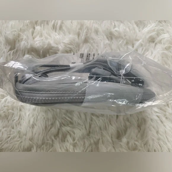 Lululemon Everywhere belt bag 1L, Silver Drop/ White -Discontinued - Picture 14 of 16